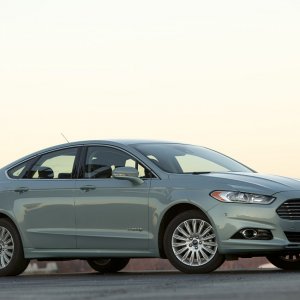 01-2013-ford-fusion-hybrid-fd.jpg
